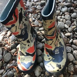 Dinosaur Rain boots size 7 GUC